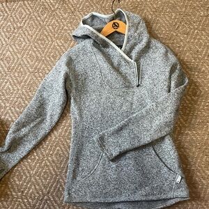 Stio Women's Sweetwater Fleece Charcoal Hoodie